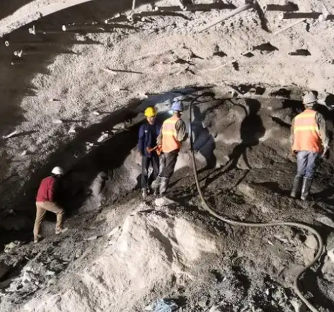界首拱顶带模注浆料的施工流程及注意事项